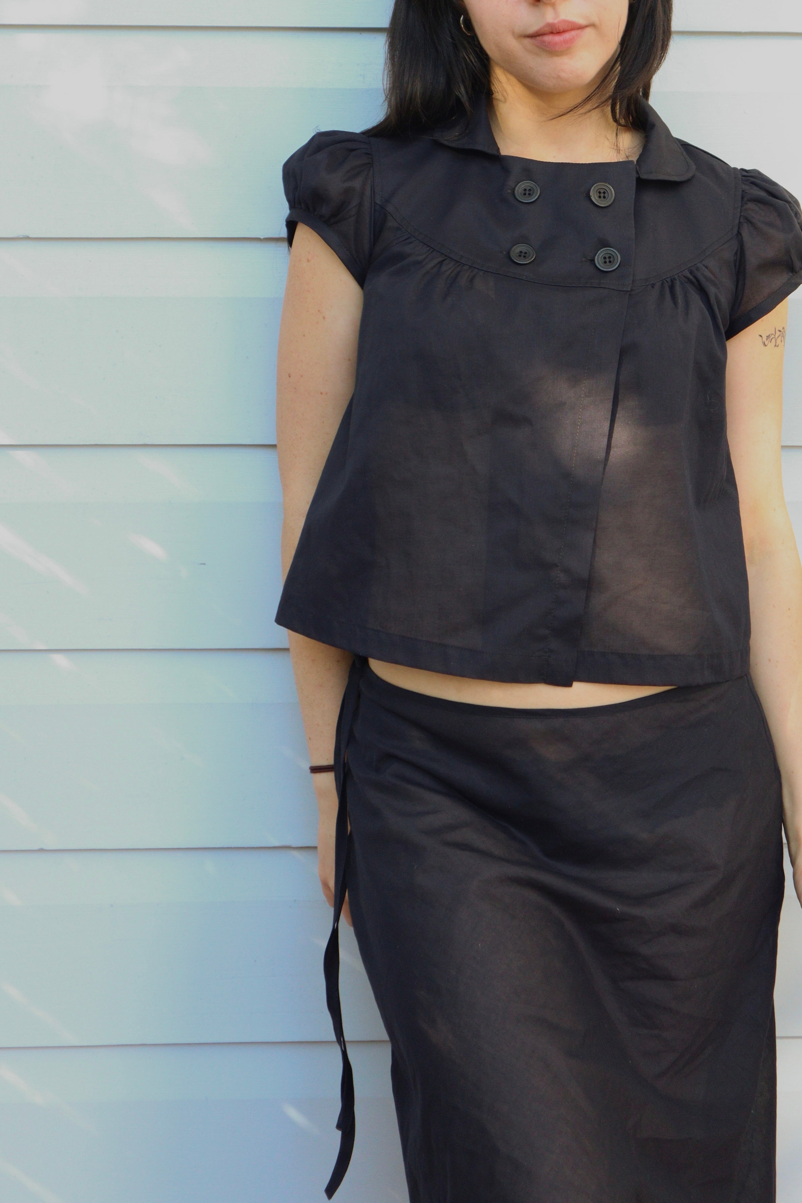 baby button top- black image 0
